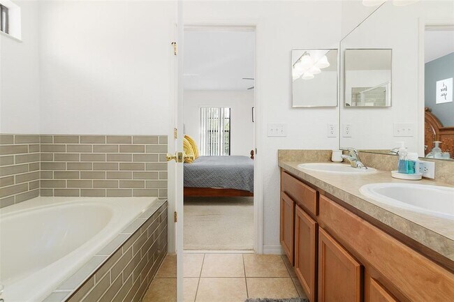 Building Photo - 2818 Rocella Ct