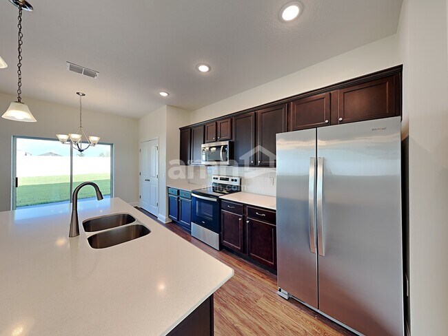 Building Photo - 825 Heavenly Dr