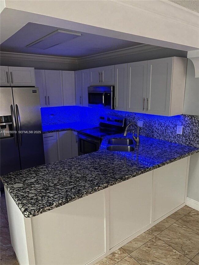 Primary Photo - 1075 W 68th St