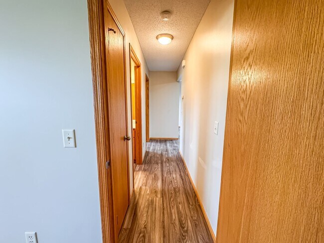 Building Photo - 2 Bedroom, 1 Bath Town Home