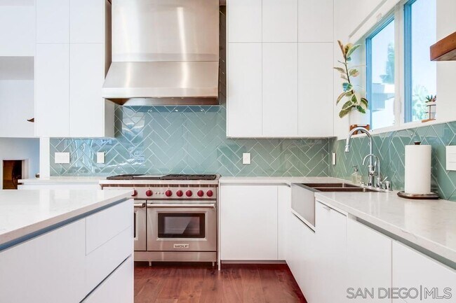 Building Photo - 738 Castro St