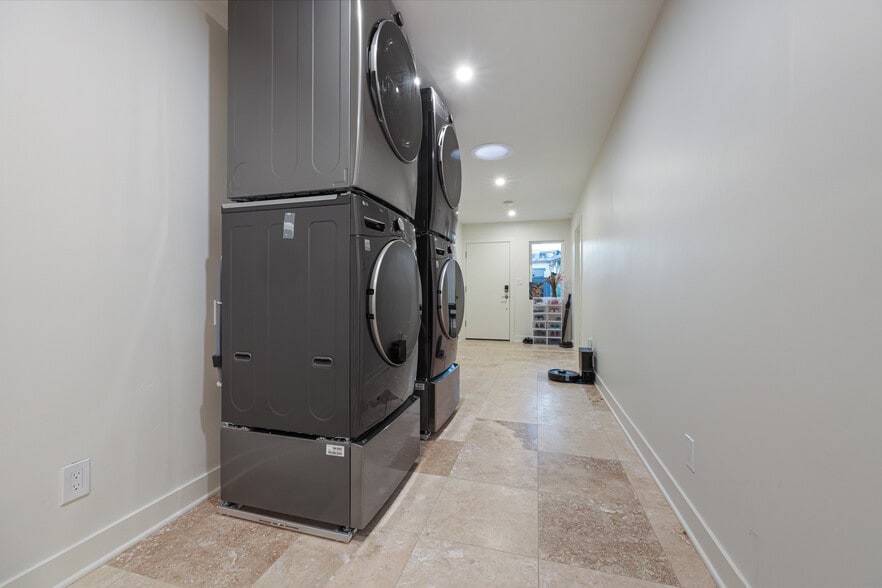 Laundry hall way - 1370 Nashville St