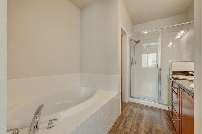 Building Photo - $2,750 - 2 Bed, 2.5 Bath Condo in Centenni...