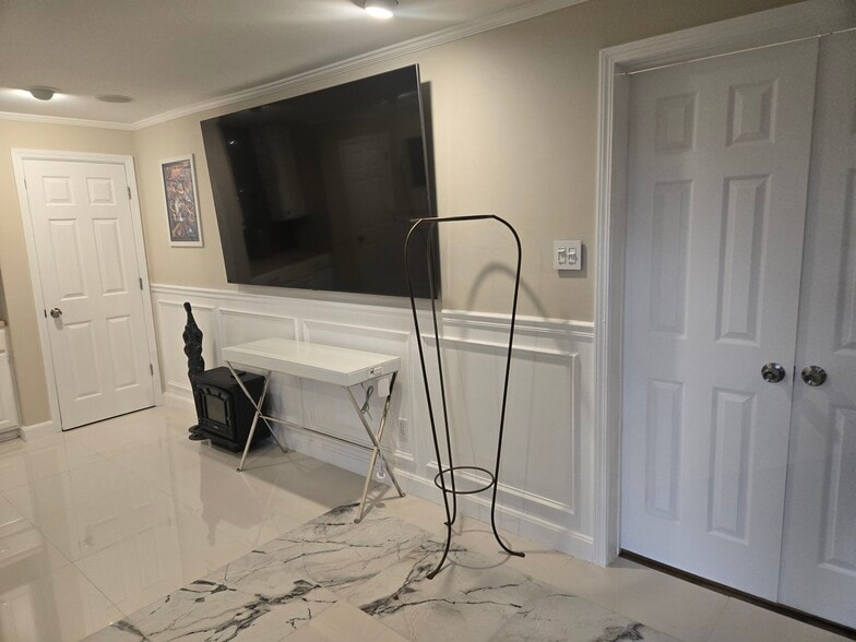 80" Smart TV - 240 Boca Ciega Ct