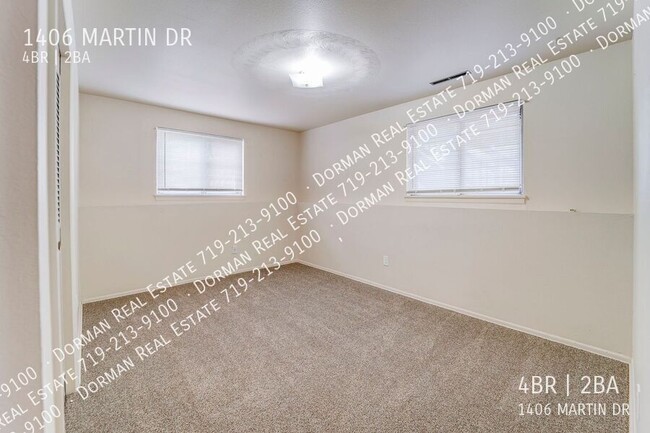 Building Photo - 1406 Martin Dr