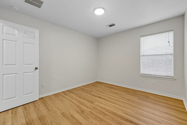 Building Photo - 28018 Wind Hawk Dr