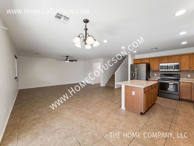 Building Photo - 14360 N Fragile Clay Ave