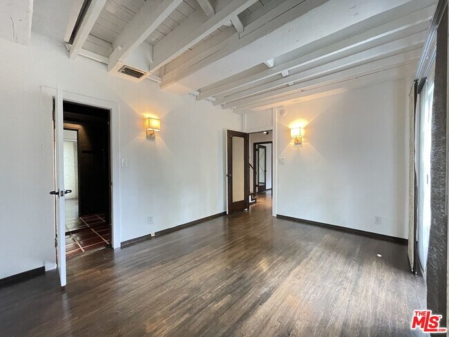 Building Photo - 2667 Lake View Terrace E