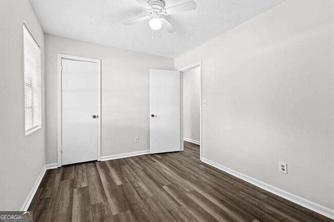 Building Photo - 3065 Tara Woods Dr