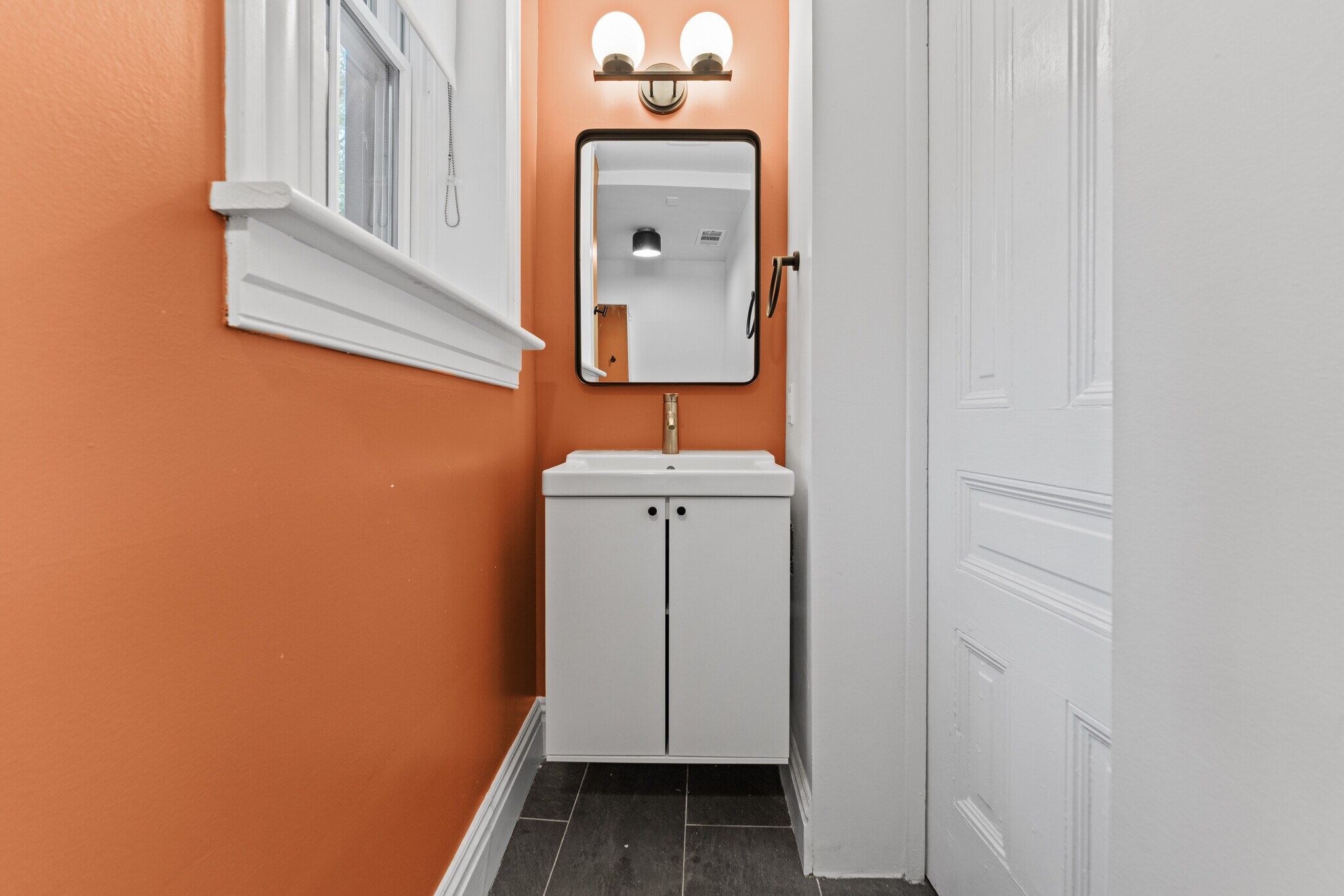 Building Photo - 2014 James St