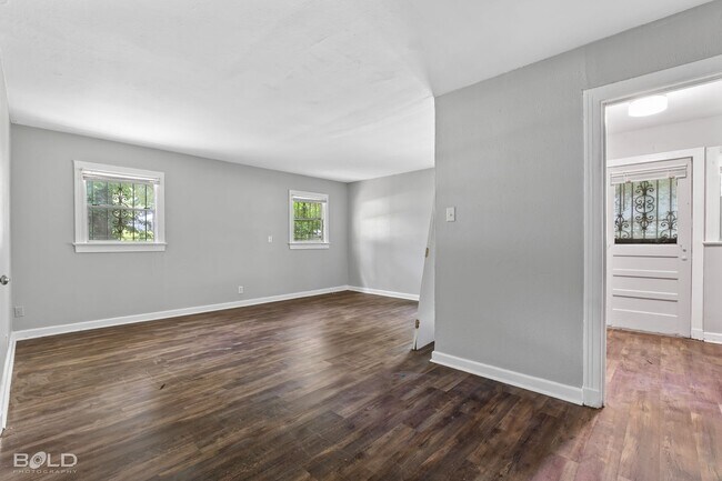 Building Photo - 3135 W College St