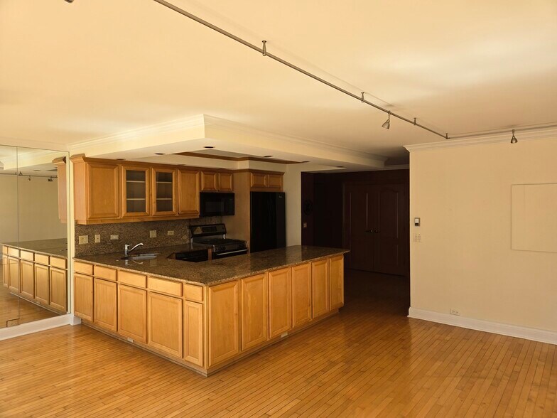 Building Photo - 40 E Cedar St