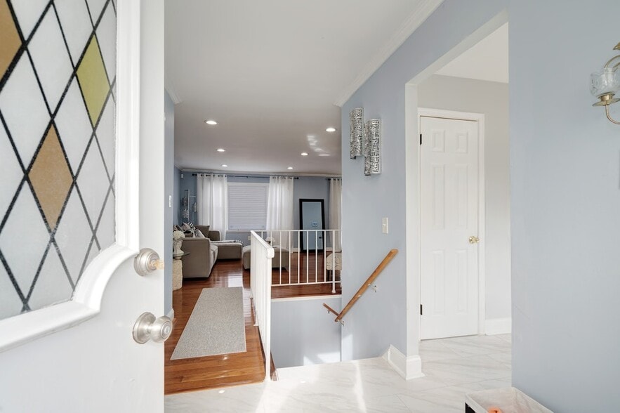 Entrance - 900 E Tantallon Dr