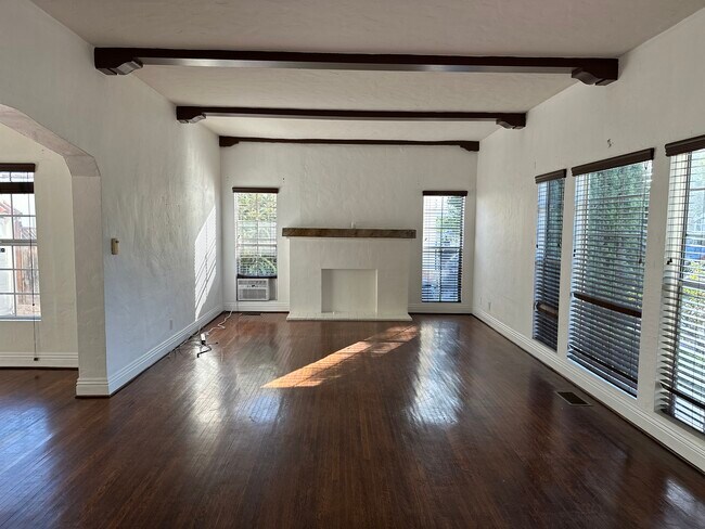 Building Photo - 1602 S Stanley Ave