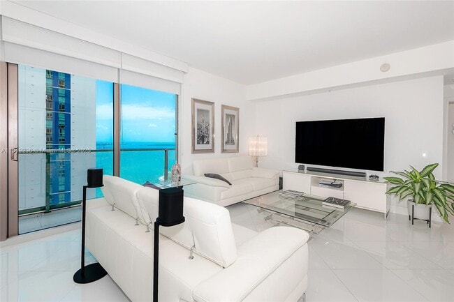 Primary Photo - 300 S Biscayne Blvd