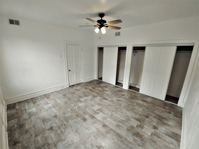 Building Photo - Top Notch Huge Stand Alone House - Quartz ...