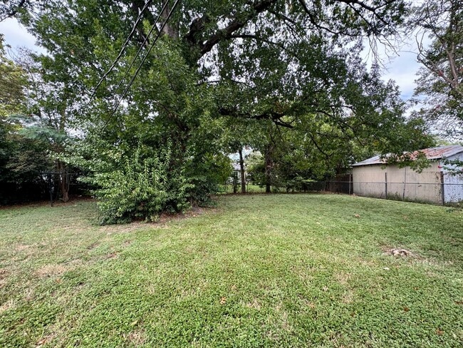 Building Photo - Single-Family Home For Lease