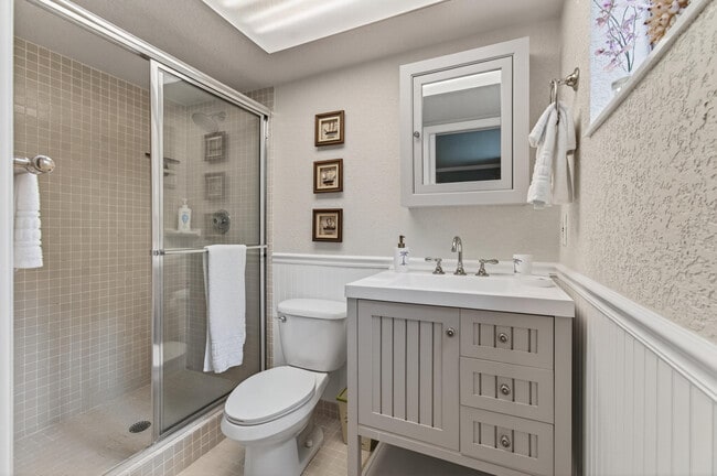 Building Photo - 5250 Las Verdes Cir