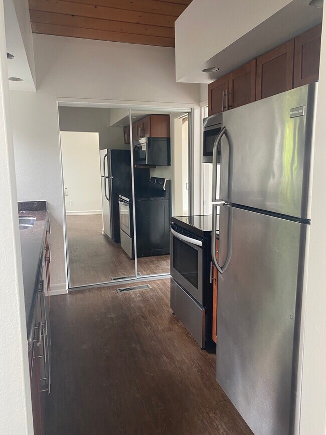 Kitchen/ Indoor Laundry - 312 La Amatista Rd
