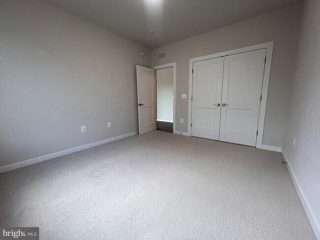 Building Photo - 44625 Wolfhound Sq
