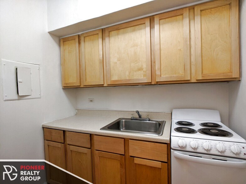 Building Photo - 556 W Arlington Pl