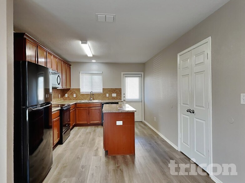 Building Photo - 10911 Bosal Trail