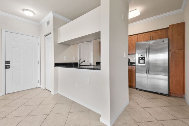 Building Photo - Stylish and luxurious 1-bedroom, 1-bath co...