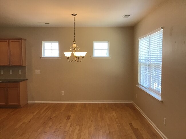 Building Photo - 1613 Deer Meadows Dr