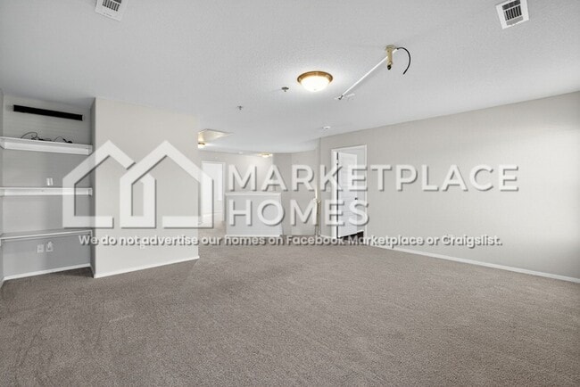 Building Photo - 904 SW Loudon Dr