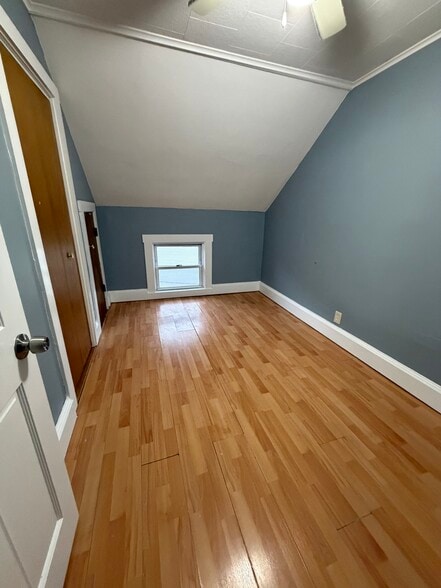 Building Photo - 571 Slade St