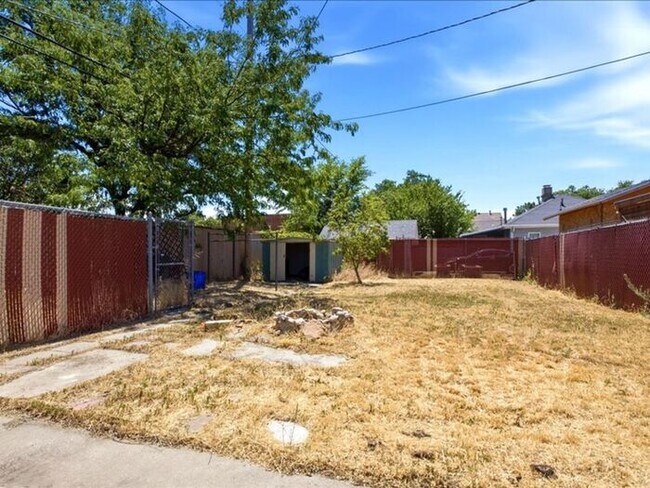 Building Photo - Poplar Grove 2 bedroom 1 bath, fenced