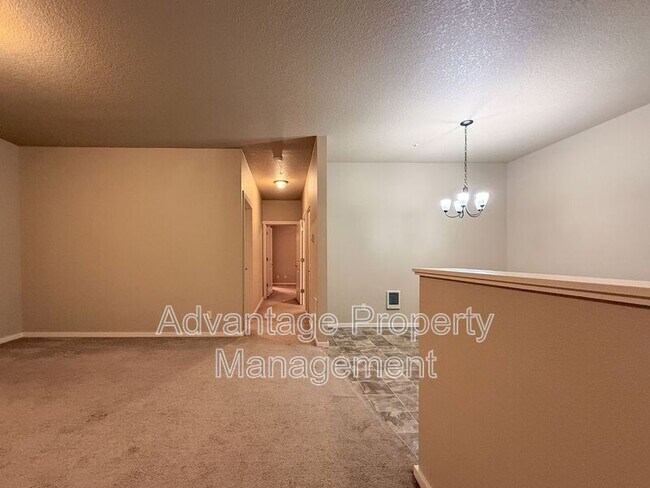 Building Photo - 519 Catron St N