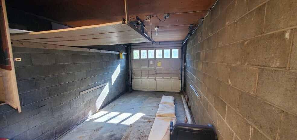 Building Photo - 3103 Tretow St
