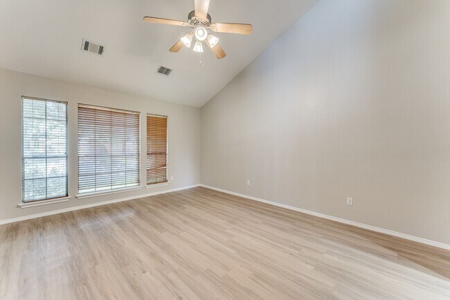 Building Photo - Recently updated home in Pflugerville