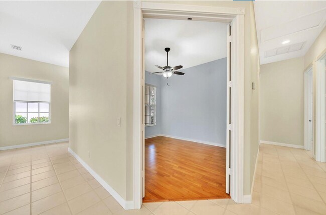 Building Photo - 4784 Blossom Dr