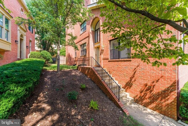 Building Photo - 1443 Hampton Hill Cir