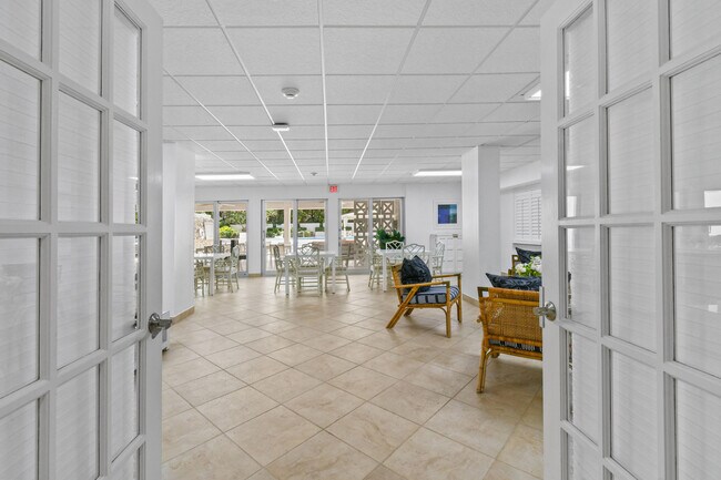Building Photo - 2780 S Ocean Blvd