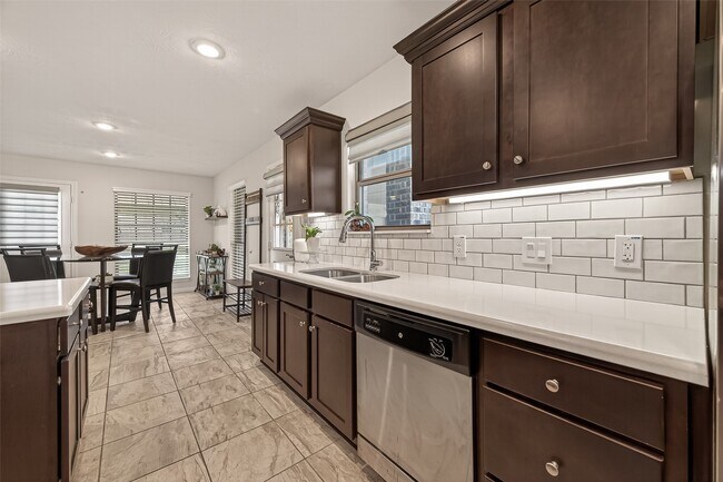 Building Photo - 6546 Grapevine Bend