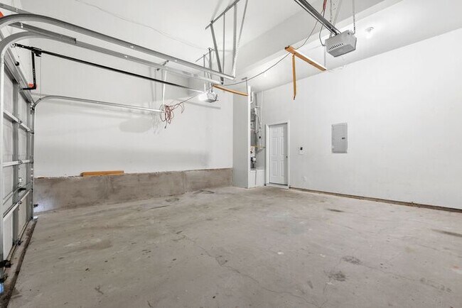 Building Photo - 1255 Wondering Way