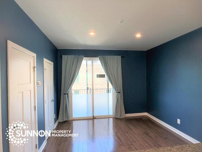 Building Photo - Beautiful 4 Story Townhome in South Charlotte!