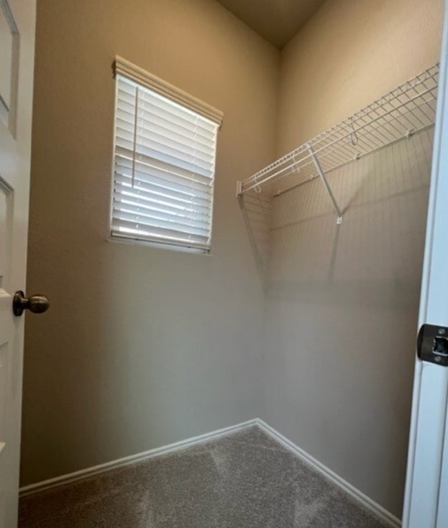 Building Photo - 596 Jennifer Wy