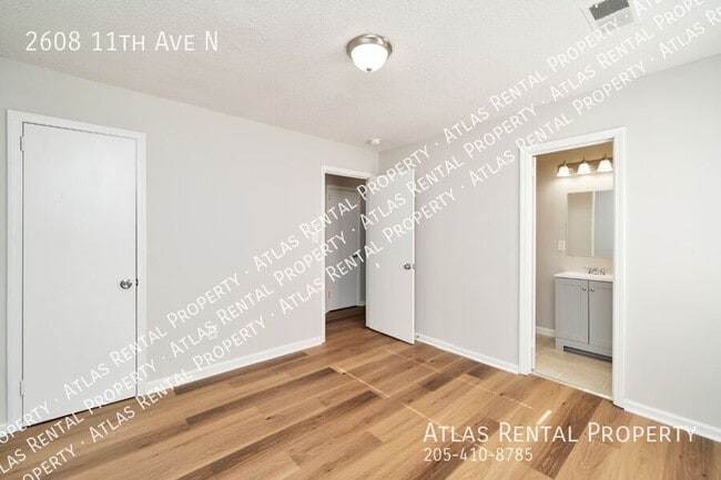 Building Photo - 2608 11th Ave N