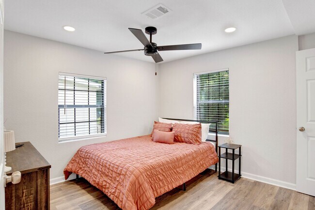 Building Photo - Downtown Pensacola Home For Rent