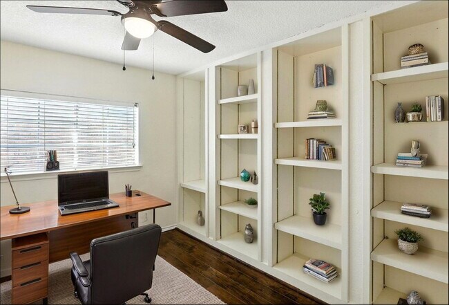 Building Photo - 22023 Oriole Hill Dr