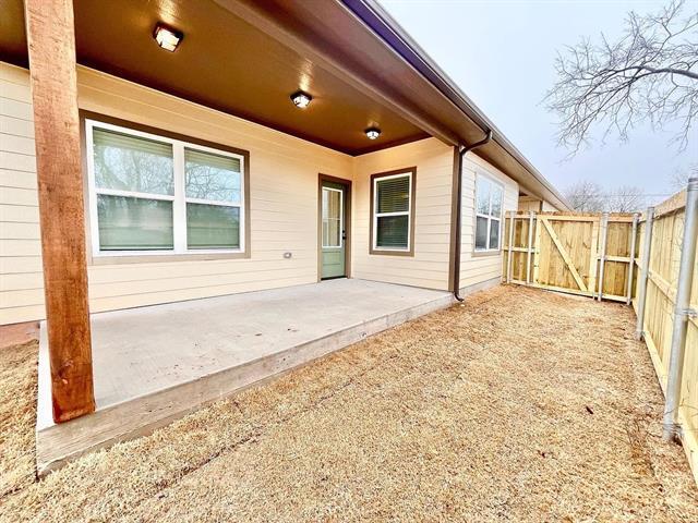 Building Photo - 327 E Nelson St