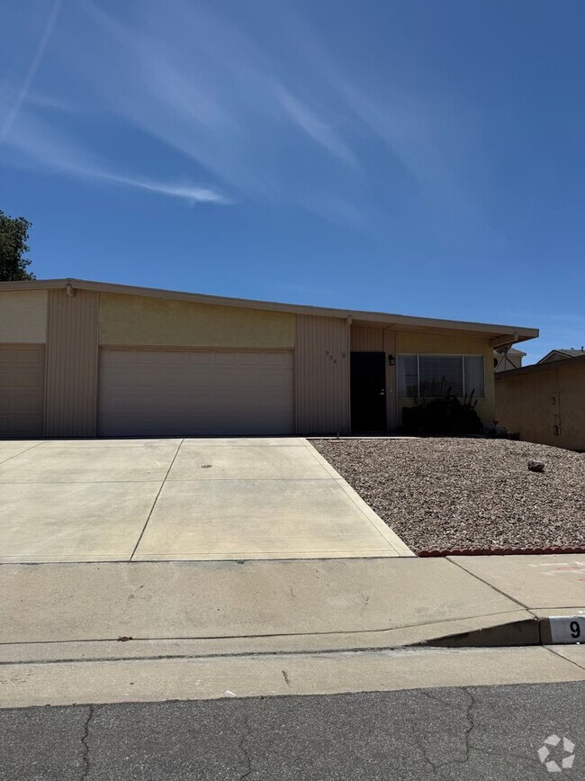 Building Photo - COMING SOON!! 2 BEDROOM 1 BATH HOME IN PAS...