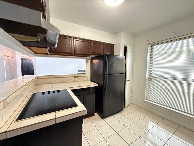 Building Photo - 10807 Emery Dr