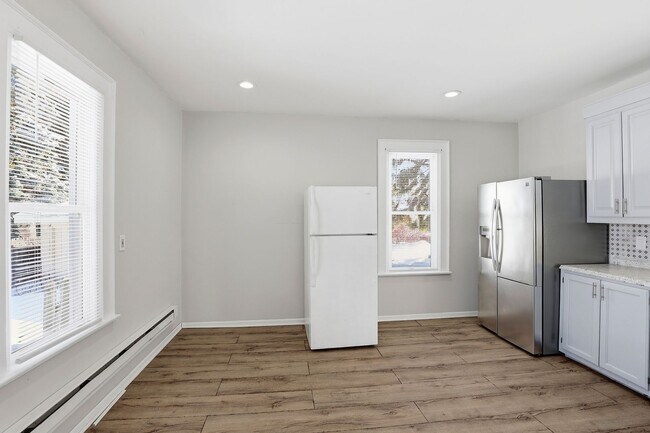 Building Photo - 5 Bedroom House in Manitowoc