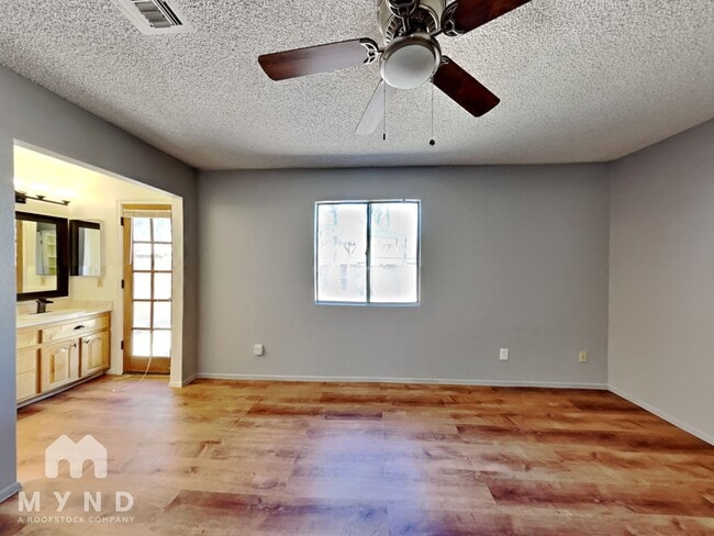 Building Photo - 213 N Jacs Pl