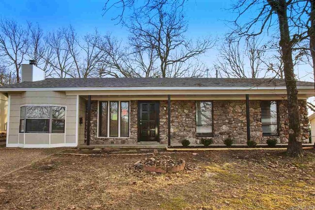 Primary Photo - 304 Timberline Dr